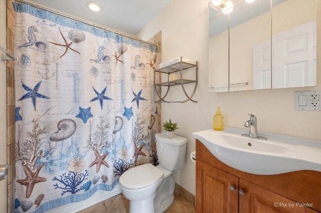 Building Photo - 6146 N Ravenswood Ave