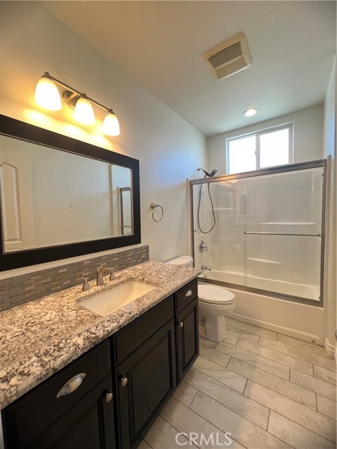 Building Photo - 10805 Pine St