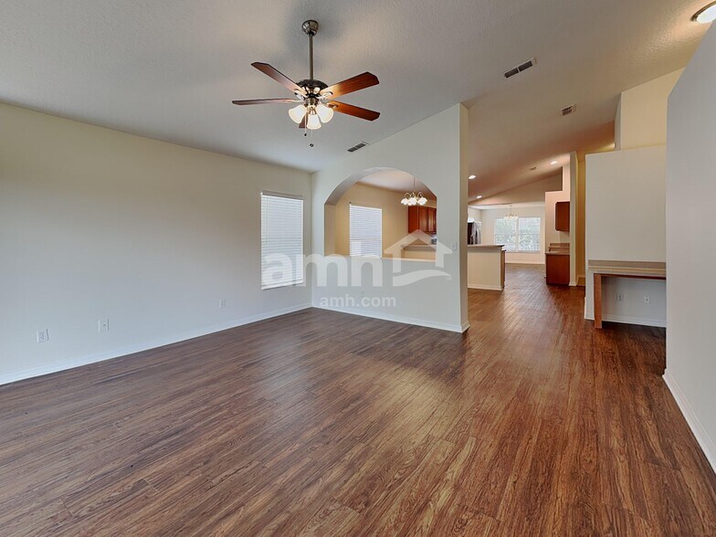 Building Photo - 1145 Bluegrass Dr