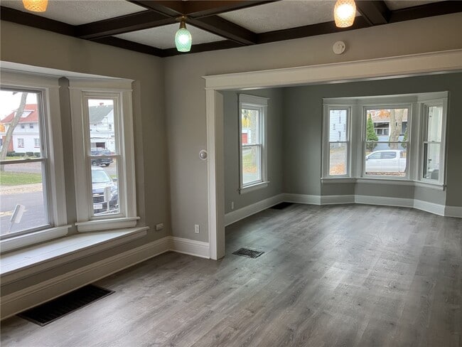 Building Photo - 104 Knickerbocker Ave