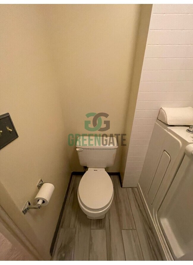 Building Photo - PRICE REDUCED! Beautiful 3 bedroom 2.5 Bath home READY NOW in MODESTO!! With POOL!!