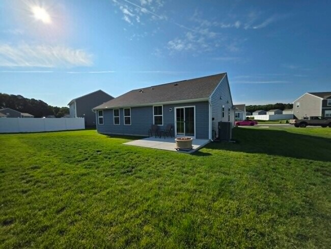Building Photo - 38493 Barberry St