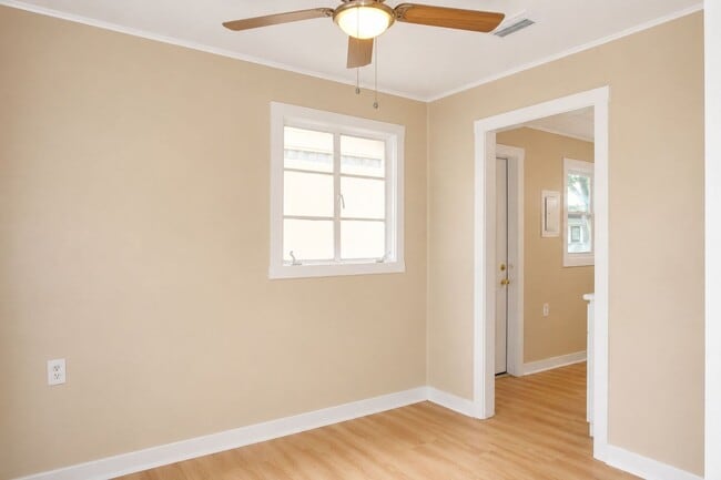 Building Photo - 1 Bedroom, 1 Bathroom Home for Rent in Zephyrhills!