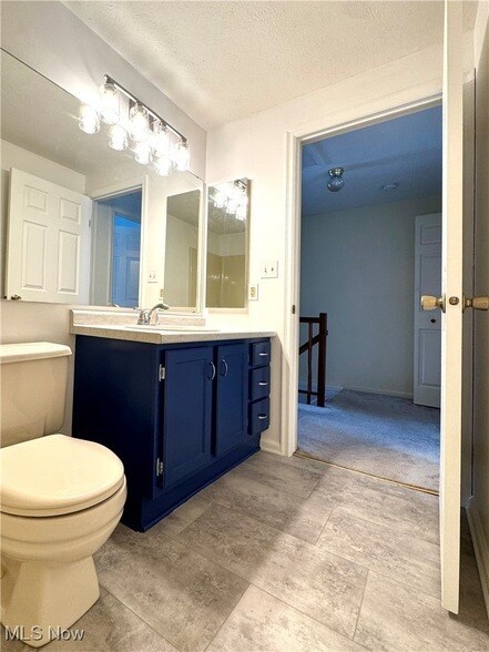 Building Photo - 1085 Sunhaven Dr