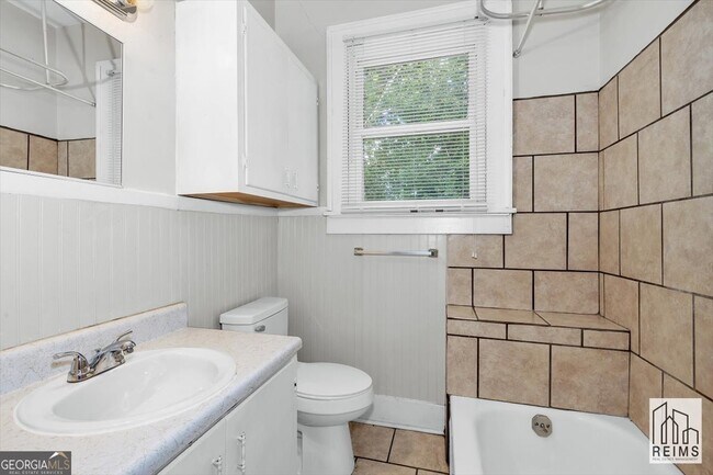 Building Photo - 1926 Howard Ave