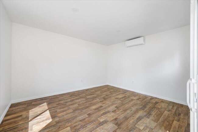 Building Photo - 1404 Deupree Dr