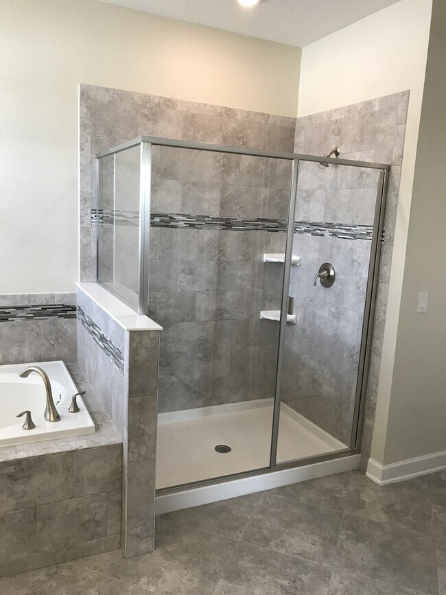 Building Photo - Just Listed! Newer 4/3 Home at The Oaks in...