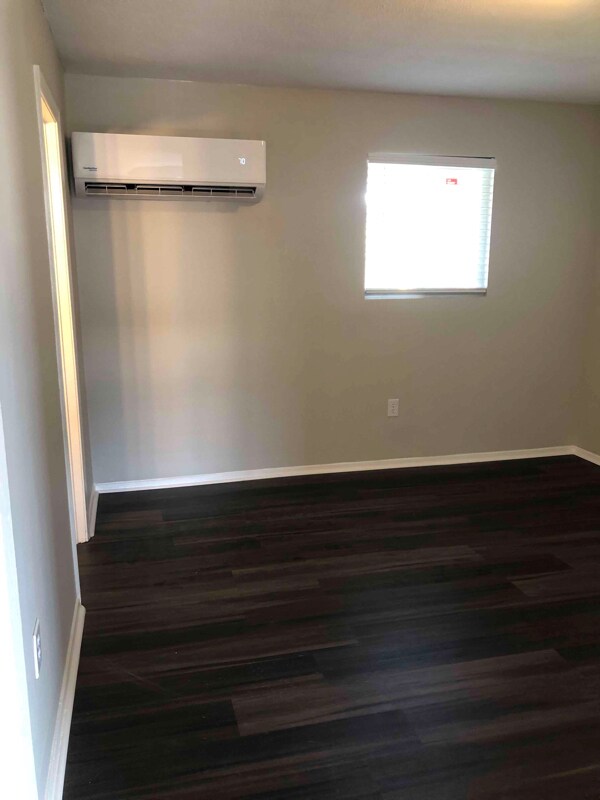 Building Photo - 216 Gunter St