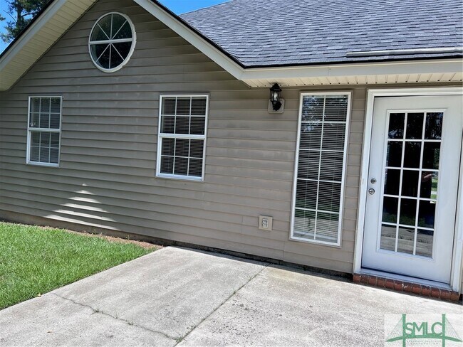 Building Photo - 132 Longleaf Cir