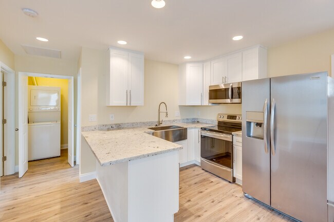 Kitchen - 1509 Congress St