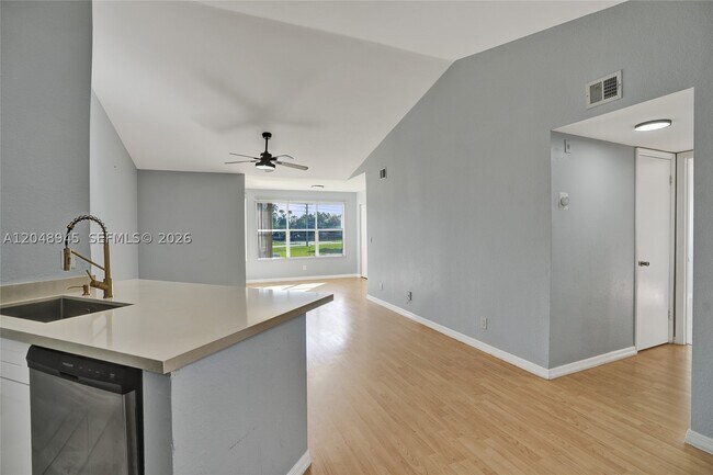 Building Photo - 12760 Vista Isles Dr