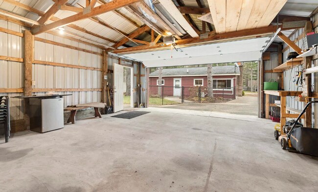 Building Photo - Fully Furnished 2-Bedroom Home Near Hodenp...