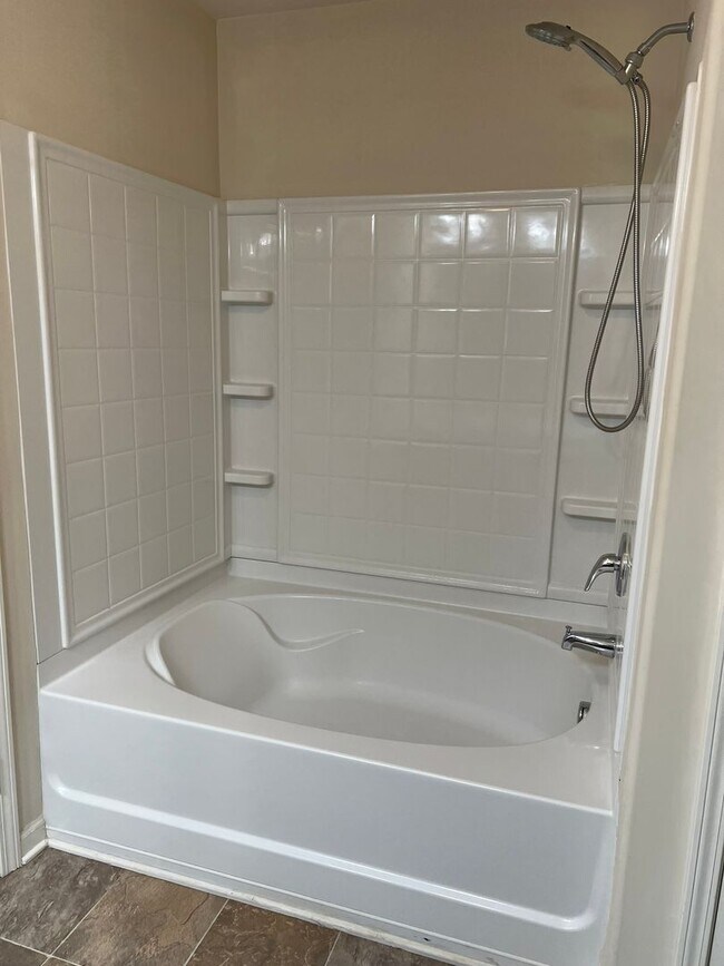 Building Photo - LAKE FOREST VILLAGE