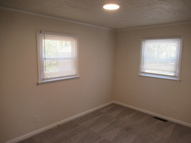 Building Photo - Charming Brick Ranch in a Convenient Lincolnton Location!