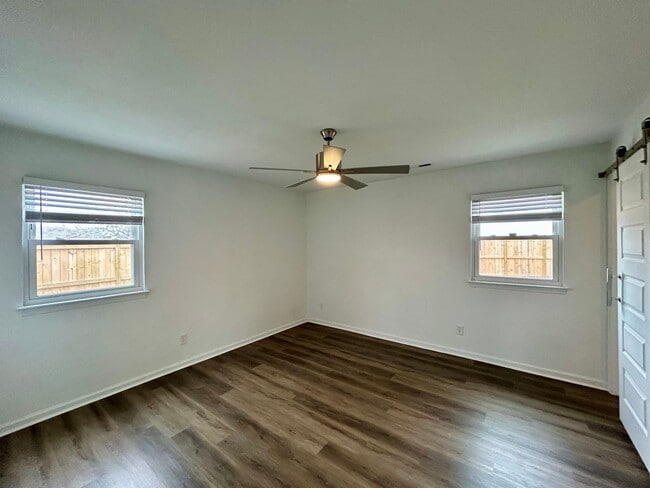 Building Photo - 3001 Guenevere Dr