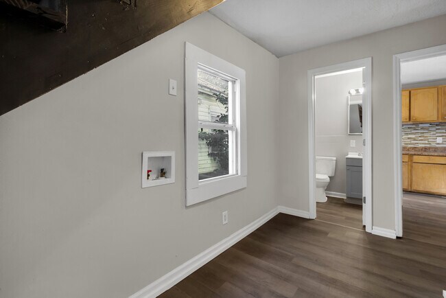 Building Photo - 605 1st Ave