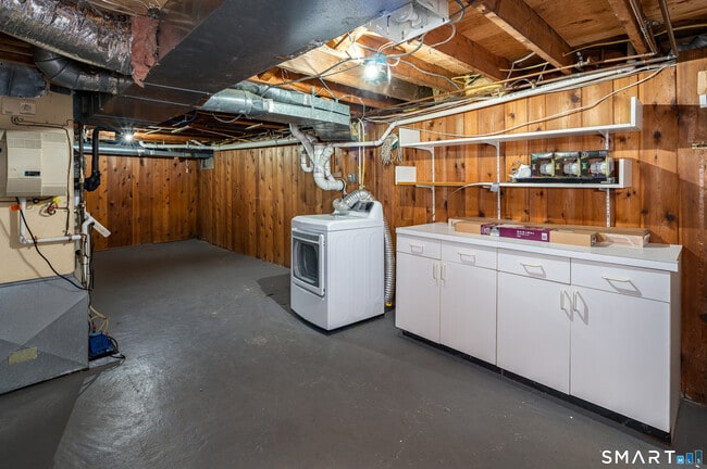 Building Photo - 37 Gaymoor Dr