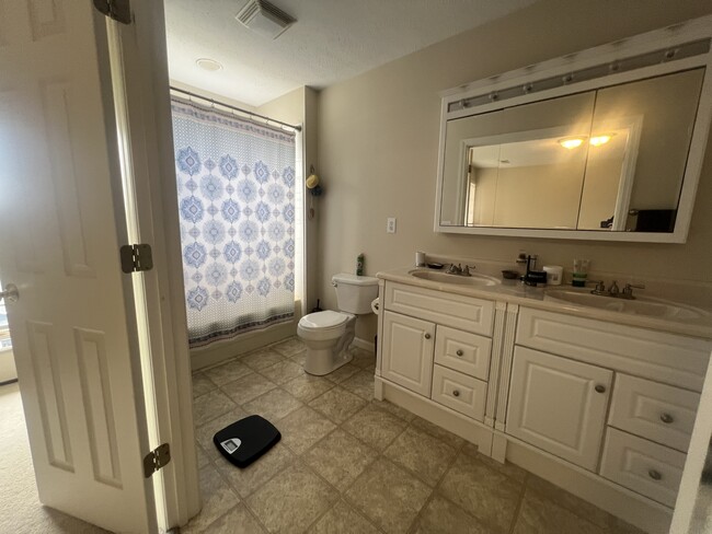 Building Photo - 1460 Bergamont St