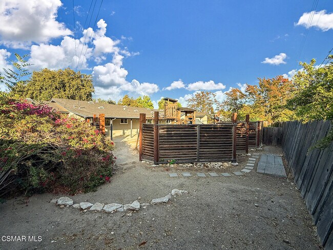 Building Photo - 1251 Buckingham Dr