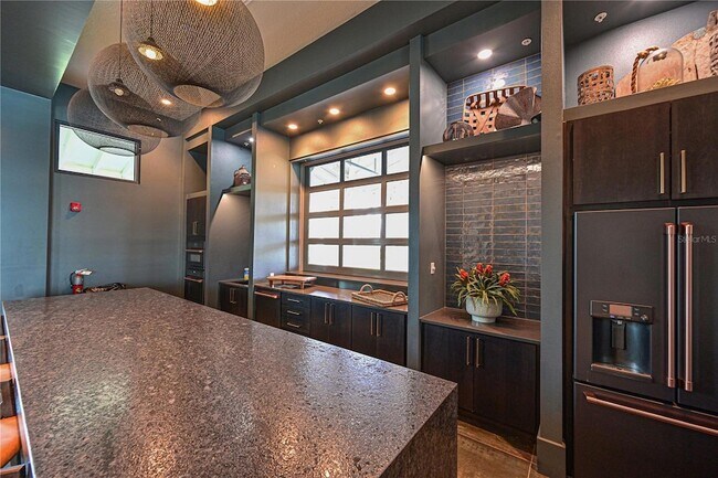 Building Photo - 1055 Waterline Ct