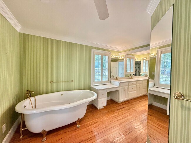 Building Photo - **OFFERING REFUNDABLE APPLICATION FEES & $250 MOVE IN PROMOTION** Incredible 5BD, 4.5BA House in ...