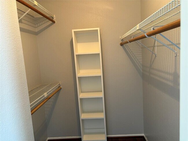 Building Photo - 2822 S Bartell Dr