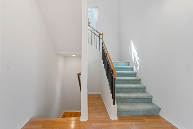 Building Photo - Modern 5-Bedroom Home with Spectacular Vie...