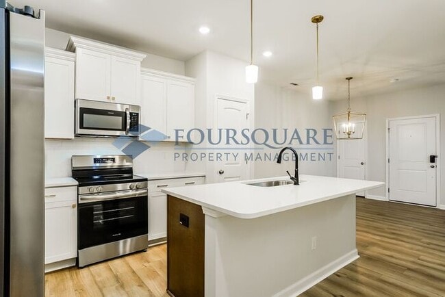 Building Photo - End Unit Townhome | 2nd Floor Loft | Washe...