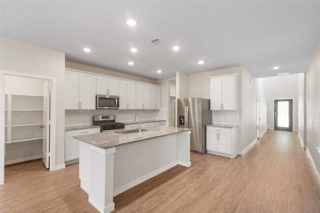 Building Photo - 5811 Quest Valley Dr