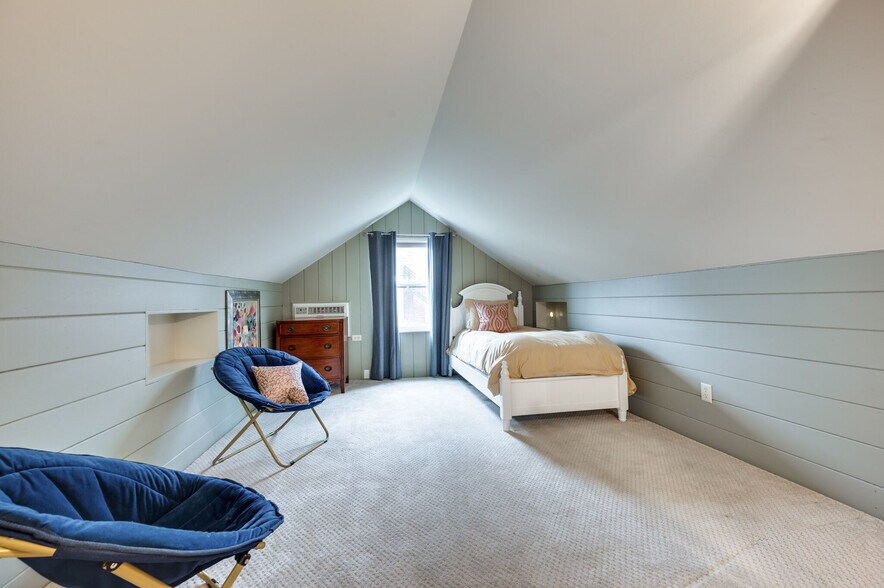 upstairs bedroom - 4206 Farrar Ave
