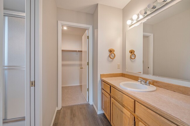 Building Photo - Spacious 5-Bedroom Home with Beautiful Bac...