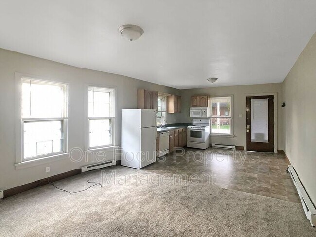 Building Photo - 930 Vine Ave