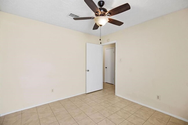 Building Photo - 9718 Shady Tree Ln