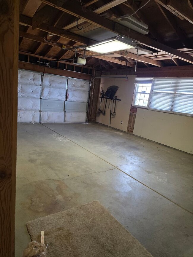 Building Photo - Executive Home with an Executive View