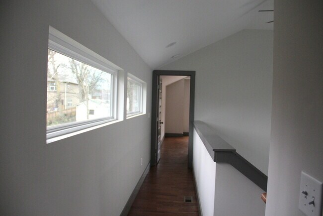 Building Photo - Large East Nashville Modern House - 3 Bedr...