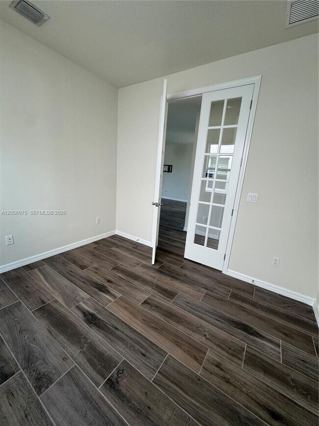 Building Photo - 4729 Greenway Dr