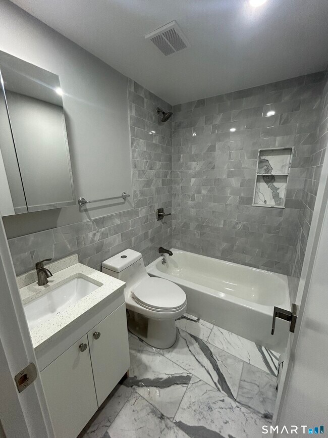 Building Photo - 54 Forest St