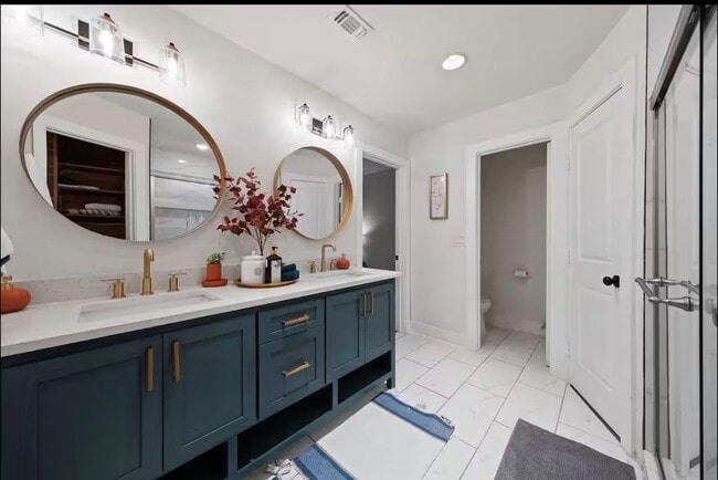 Building Photo - Stunning Home with Spacious Layout & Modern Upgrades