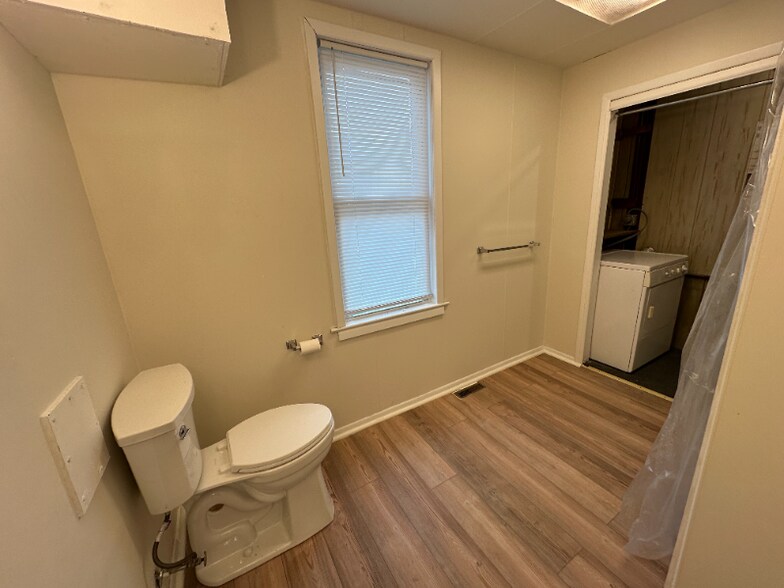 Building Photo - 148 S 17th St