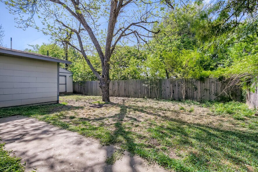 Building Photo - Beautifully updated Northwood home near Northridge Park