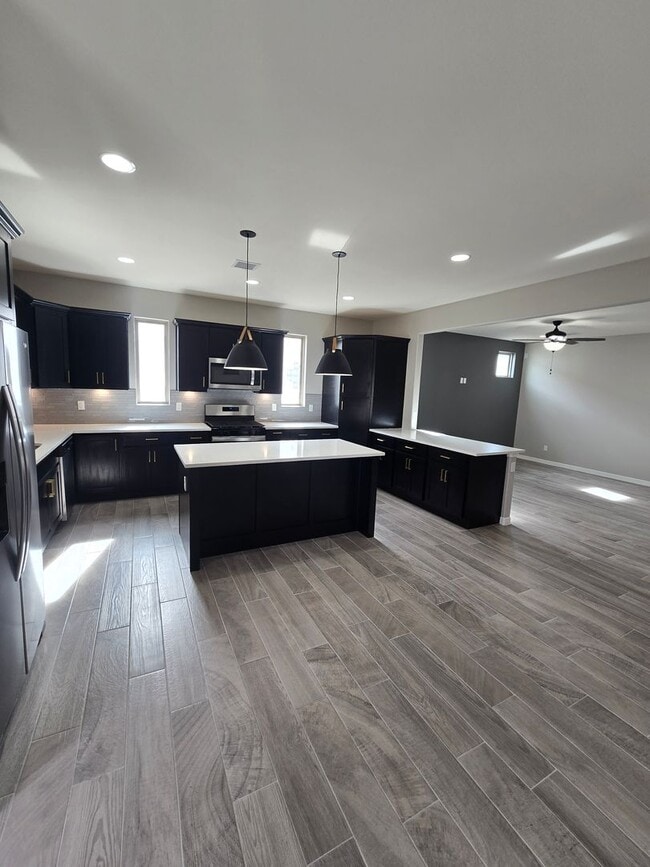 Building Photo - LUXURIOUS EASTSIDE HOME FOR RENT