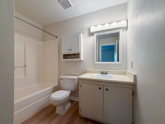 Building Photo - 2/2 Condo in Treehouse Village - Available...