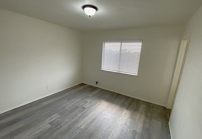 Building Photo - Remodeled Apple Valley 2Bd, 2Ba Apartment