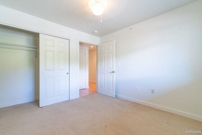 Building Photo - $3,400 | 3br/2ba Condominium in Sixty Park...