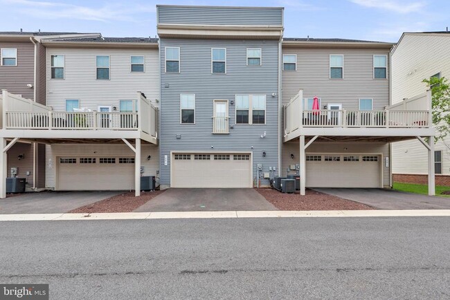 Building Photo - 14814 Townshend Ter Ave