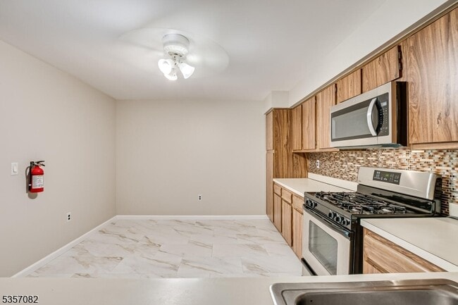 Building Photo - 318 Willowbrook Dr