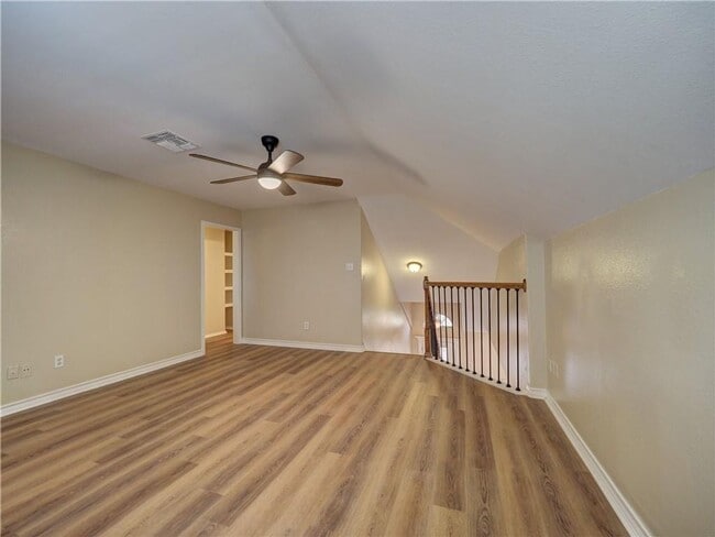 Building Photo - 3 bedroom 3 bath house