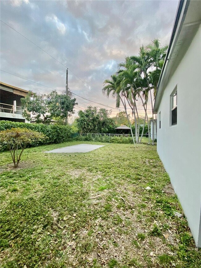 Building Photo - 3360 Frow Ave