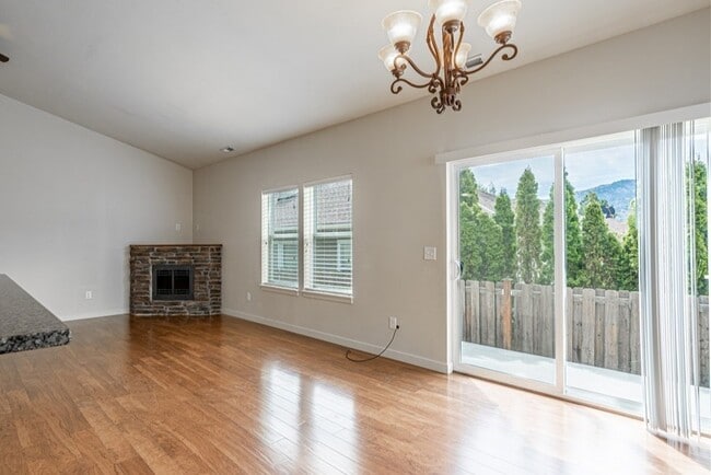 Building Photo - 403 Ridgewood Dr