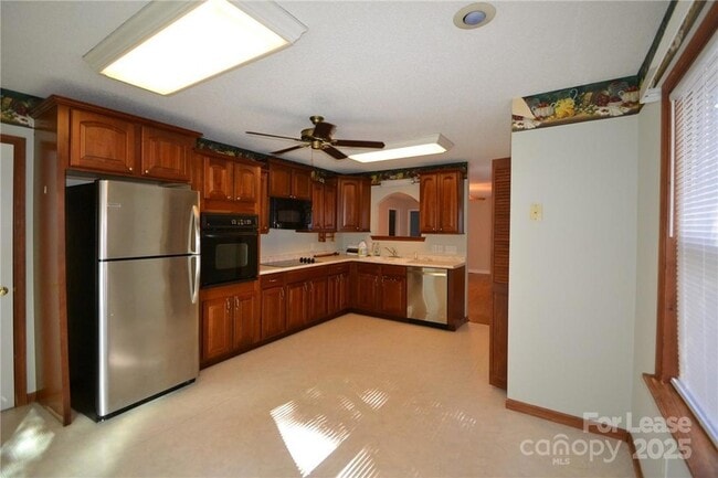 Building Photo - 1212 Beechwood Dr